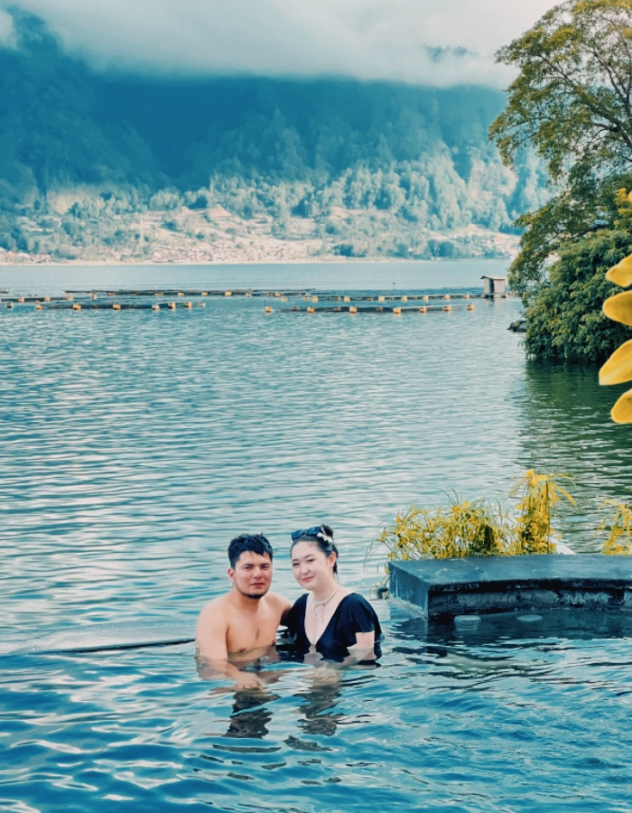 Relax at Batur Natural Hotspring by Toya Devasya, a peaceful wellness destination in Batur Kintamani overlooking the beautiful Lake of Batur. Surrounded by volcanic scenery and soothing warm waters, this Batur hotspring experience is a must-visit on your Bali cultural and nature tour. Enjoy breathtaking views, natural healing, and full amenities with BaliWondersTour during your Kintamani day trip.