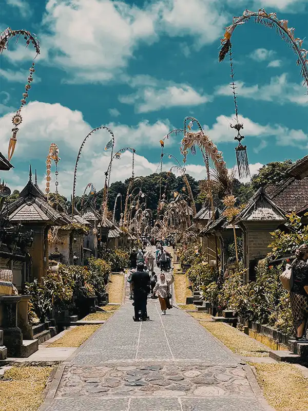 Penglipuran Village is one of the most traditional and well-preserved Bali villages, known for its clean pathways, bamboo houses, and strong cultural values. Often referred to as a Bali natural village and recognized internationally as a UNESCO-inspired heritage site, Penglipuran offers an authentic glimpse into Balinese daily life. This cultural gem is a must-see on the Kintamani private tour with BaliWondersTour.