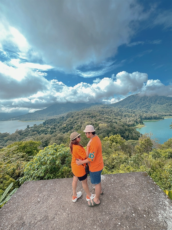 Twin Lake Viewpoint - panoramic view of Lake Tamblingan and Lake Buyan in the highlands of North Bali, nature photography spot and peaceful mountain scenery